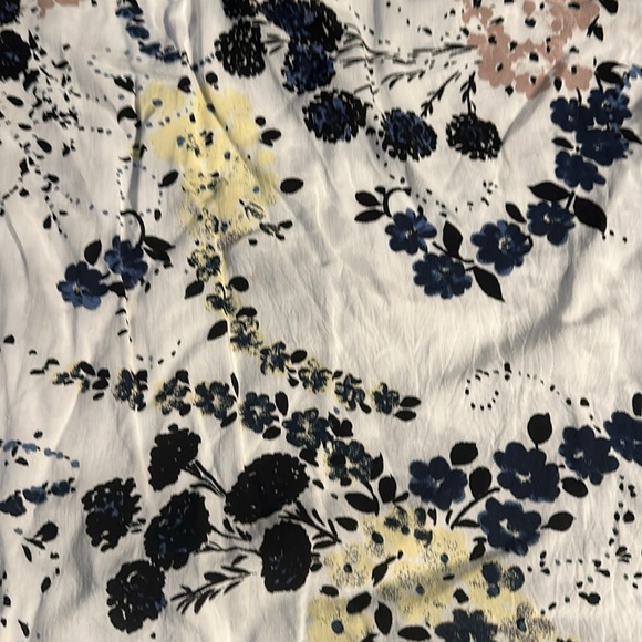 Off the shoulder flowy floral fever top size medium - Picture 2 of 6